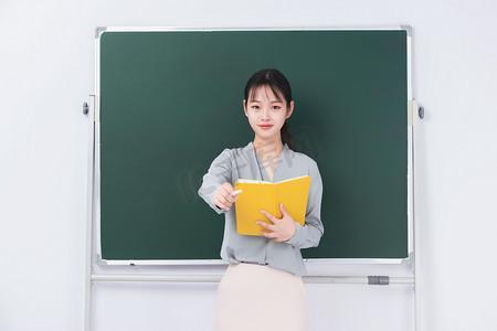 梦见教室里老师正在讲课